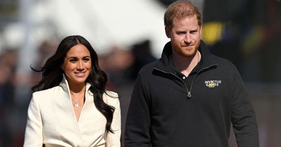 Meghan Markle és Harry herceg hosszú idő után először jelentek meg együtt a vörös szőnyegen, minden szem rájuk szegeződött 