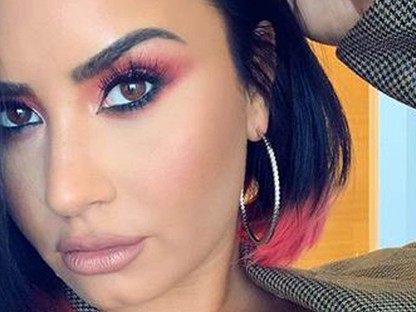 Get the Look: Így készítsd el Demi Lovato vagány, burgundi sminkjét!