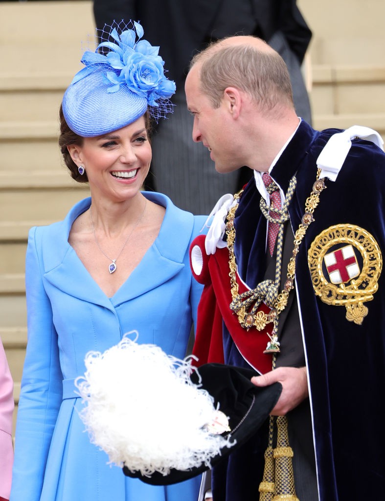 Katalin hercegné minden átható módon néz Vilmos hercegre