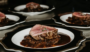 A Marble- Finest Angus romániai cég a legfinomabb, prémius marhahúsokat kínálja, eúttal Jean-Pierre Vigato sztárséf főzött belőle egy lélegzetelállító menüsort