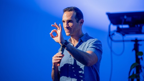 Magyar származású viselkedéskutató menthet meg minket a teljes széteséstől