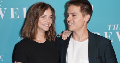 Óriási: Dylan Sprouse Muzsika TV-t néz Magyarországon