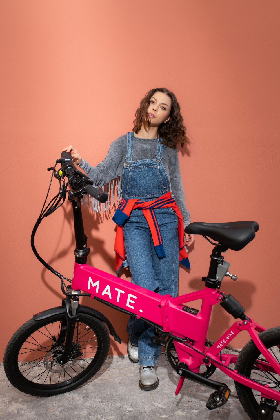 Döbrösi Laura az elektromos biiiciklit, a MATE bike-ot is kipróbálta mint környezettudatos közlekedési eszközt