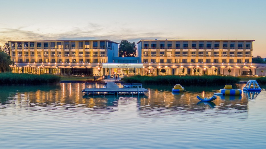 A Sirius Hotel bizonyíték arra, a balatoni szezon nem ért véget a nyárral.