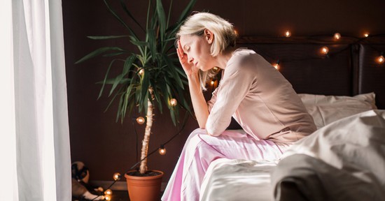 2 rákra utaló jel, ami elalvás előtt jelentkezik: minél előbb fordulj orvoshoz, ha gyakran tapasztalod őket