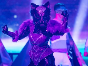 Még sosem tippeltek ennyire pontosan a nyomozók: az Álarcos Énekes hatodik adásában a Fekete Párducot leplezték le