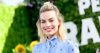 Margot Robbie istennőnek öltözött, és fantasztikusan áll neki