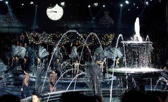 Látványos zárókép az utolsó Jacobs vezette Louis Vuitton show-n