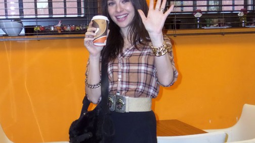 Tévés interjúhoz csinosan