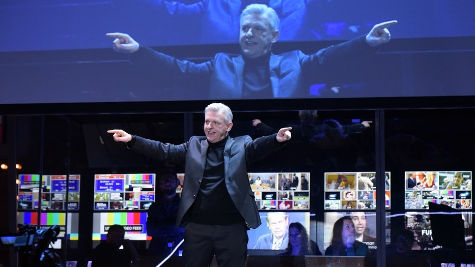 A Network című darabban Alföldi Róbert remekel