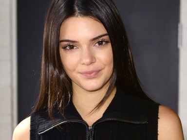 Botrány! Kendall Jenner fotóst vert