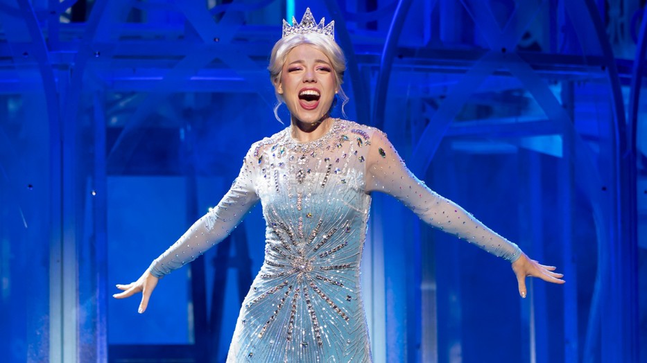 Arany Tímea a Jégvarázs Elsájaként