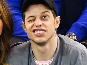 Ezt hogy csinálja? Ariana Grande exe újabb bombázóval randizik