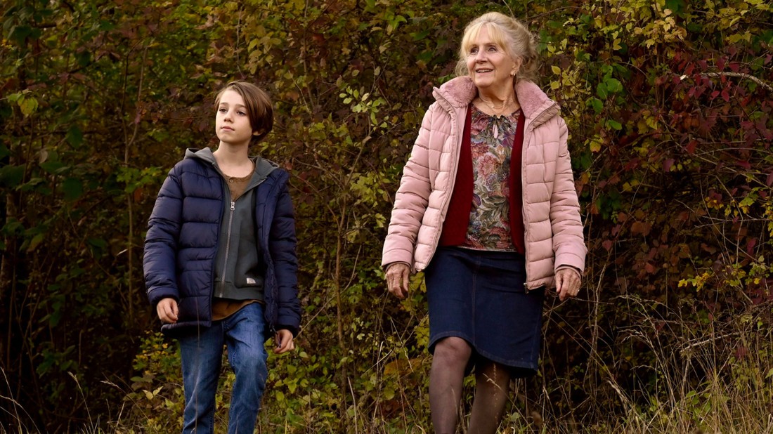 A Ha megérkezik az ősz atmoszférája nyugodt, ám feszültséggel teli, morális dilemmával gazdagítva a történet fordulatait