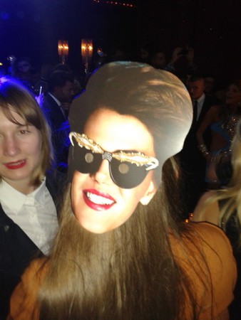 Tele volt a parti ADR-álarcokkal