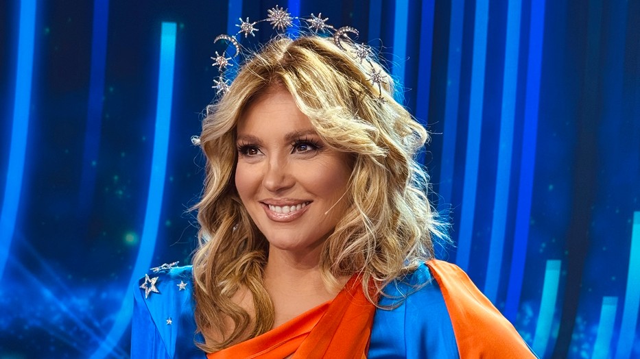 Liptai Claudia egy izgalmas kék-narancssárga ruhát viselt a Sztárban sztár All Stars adásában, melyet Kiss Márk tervezett