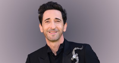 Szem nem marad szárazon: menhelyről fogadott örökbe kutyát Adrien Brody, magyar nevet kapott a tündéri háziállat