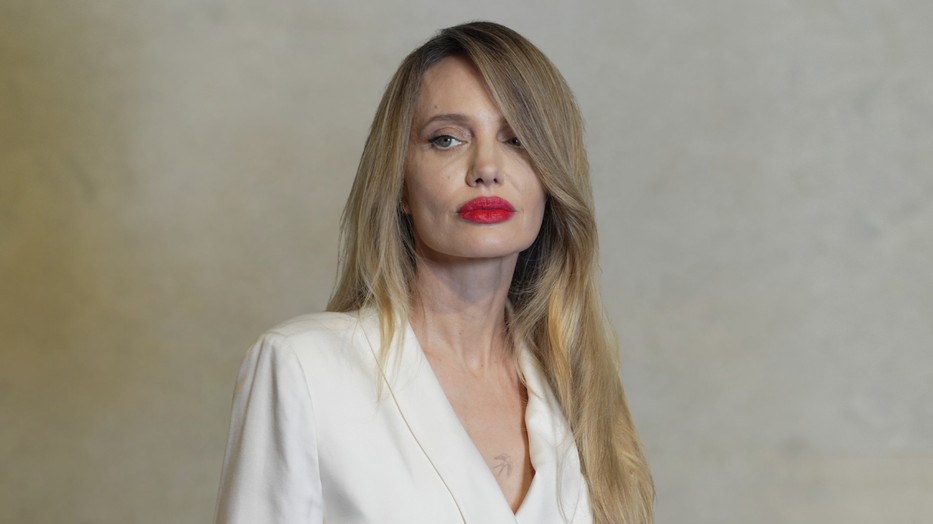 angelina jolie (2)