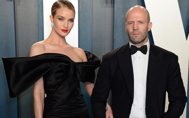 Gyönyörű emberek: Rosie Huntington-Whiteley és Jason Statham mintha egy James Bond filmből léptek volna ki
