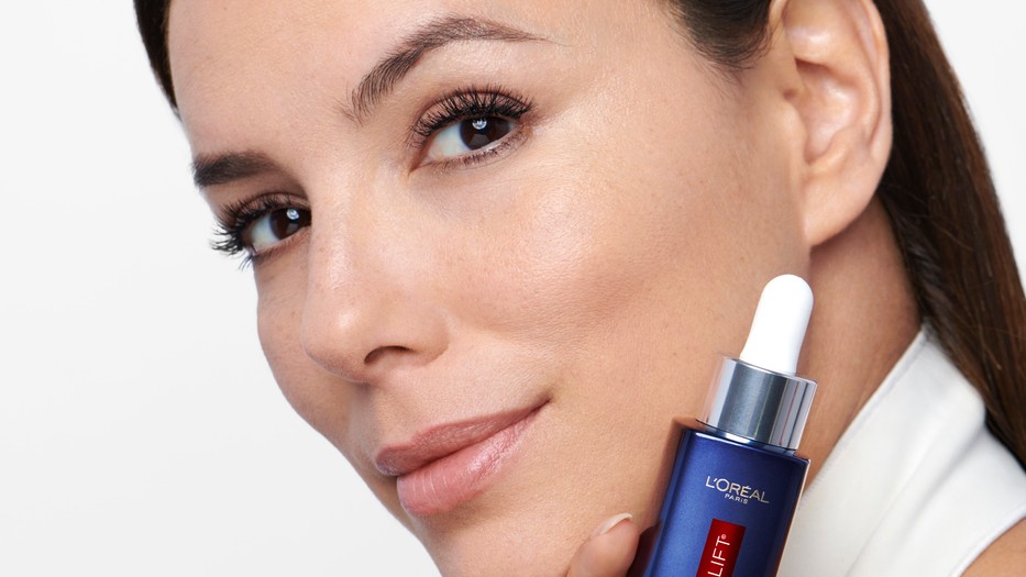 Eva Longoria a L’Oréal Paris Revitalift Laser éjszakai szérumát választotta