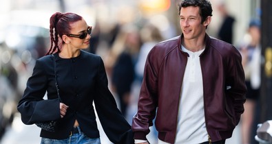 Dua Lipa rég elfeledett ruhadarabot hozott vissza: igen, újra menőnek számít a karcsúsított blézer!