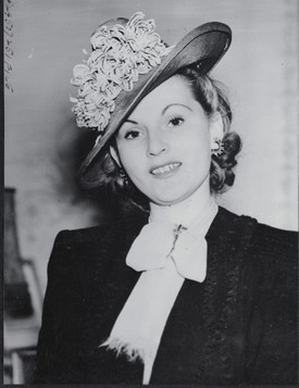 1939-ben Gábor Zsazsa Burhan Belge török diplomata felesége volt. Mindössze 15 évesen ment először férjhez. 