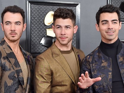 A Jonas testvérek feleségeinek közös fotója volt a Grammy fénypontja