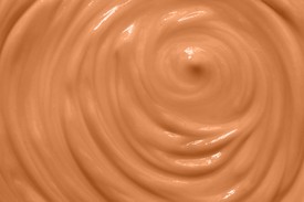 2024 -  Apricot Crush, vagyis „sárgabarack zúzás”. Az árnyalat az újjászületést és a természet melegével való kapcsolatot szimbolizálja. Célja, hogy, ösztönözze a pozitivitást a bizonytalan időkben. 