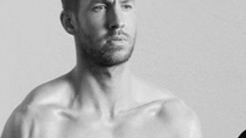 Calvin Harris egy szexisten az Emporio Armani alsógatyáiban