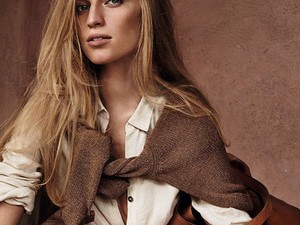 Axente Vanessa megint luxusmárkának pózol