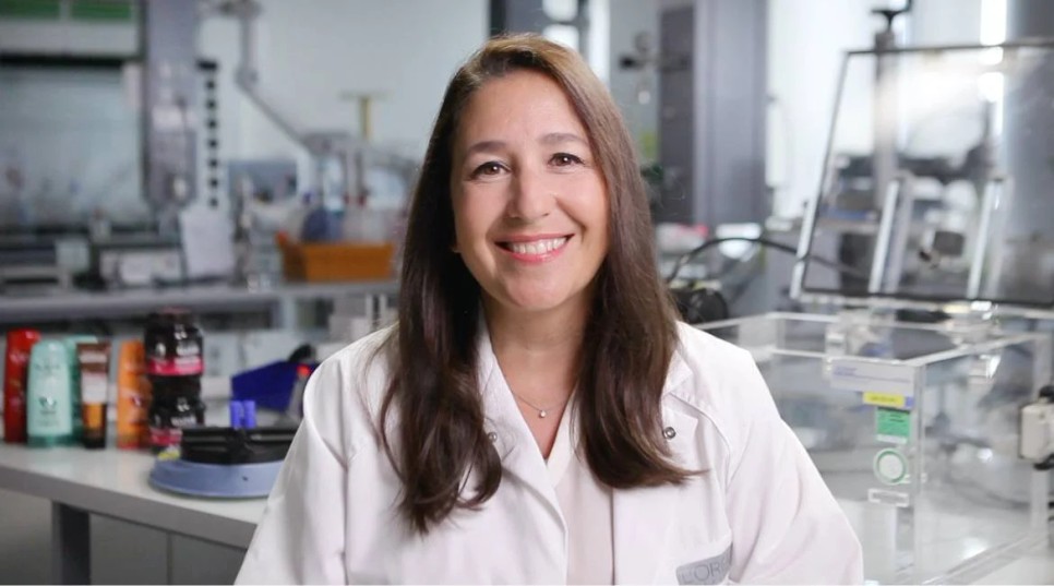 Elisabeth Bouhadana, a L'Oréal Paris International nemzetközi tudományos igazgatója