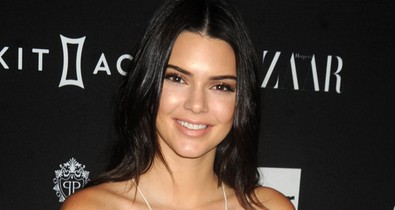 Kendall Jenner mutatja a 2017-es bikinitrendet?