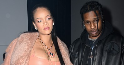 A várandós Rihanna dögös barackszínű miniben jelent meg az Off-White bemutatón Párizsban