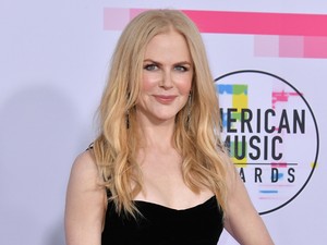 Ejha, milyen dögös ruhában partizott Nicole Kidman