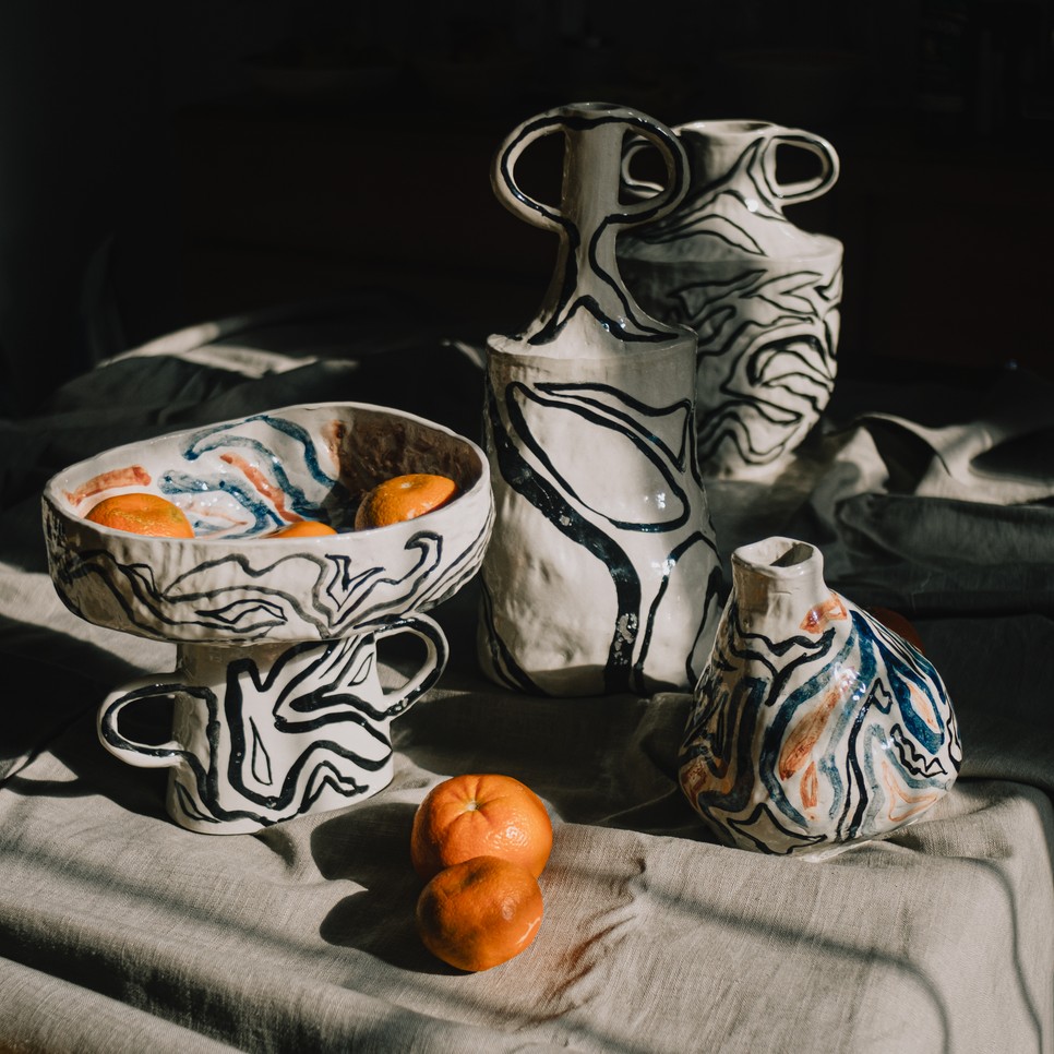 A kerámiakollekció minden darabja kézzel készül, így nincs két egyforma darab. Ez a fajta slow design és egyediség jelenti a jövőt