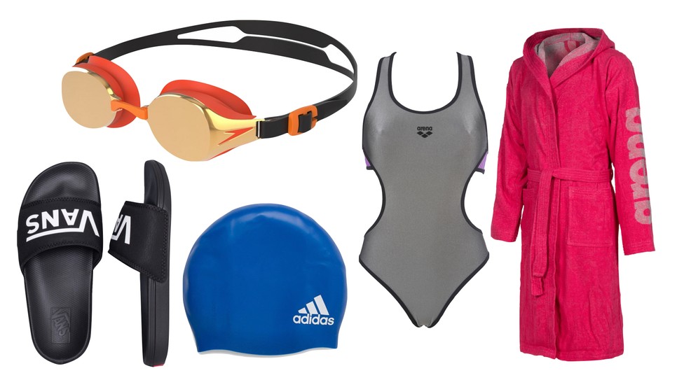 Papucs VANS 10 990 Ft, úszószemüveg SPEEDO - swimaholic.hu, úszósapka ADIDAS - answear.hu, úszódressz ARENA 17 999 Ft, Köntös ARENA 21 999 Ft  