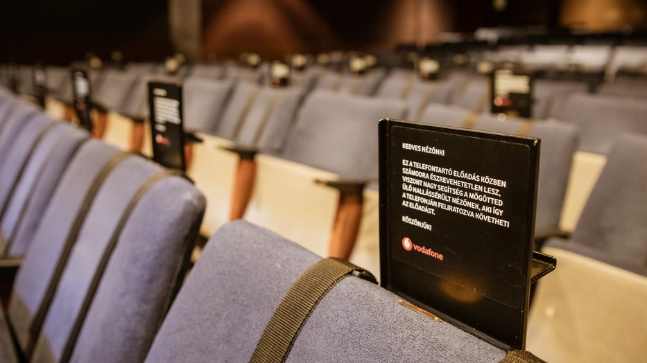 Vodafone innovácoójával a hallássérültek is élvezhetik a színházi előadásokat