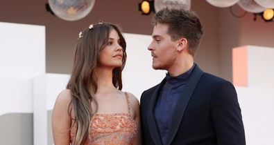 Palvin Barbara és Dylan Sprouse fotója olyan forró, hogy perzsel