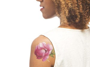 Új őrület: illatosított ideiglenes tetoválás