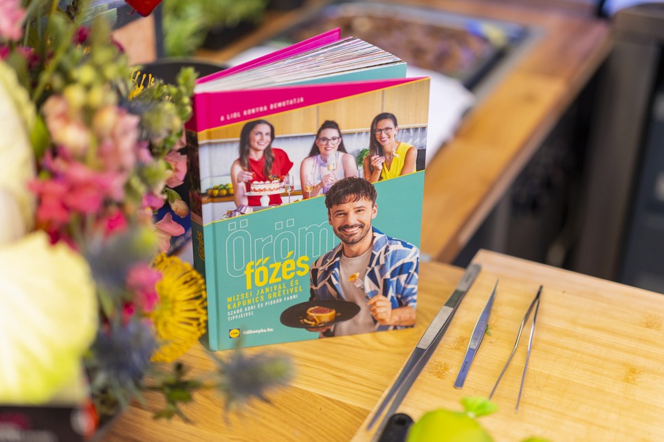 Praktikusan négy részre osztották a Lidl új szakácskönyvének tartalmát, így könnyedén, minden alkalomra találsz tippeket, és tökéletes digitális detox lesz neked és a családnak az örömfőzés