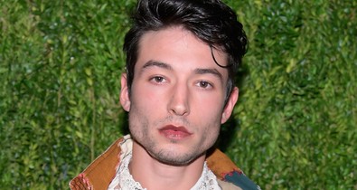 Ezra Miller a legmocskosabb szexuális élményeiről számolt be