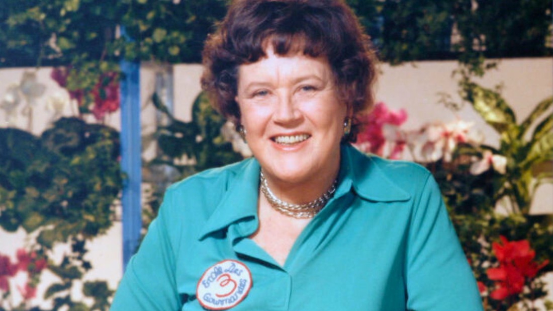 Julia Child szakácskönyvíró a főzőműsorok által vált igazi sztárrá