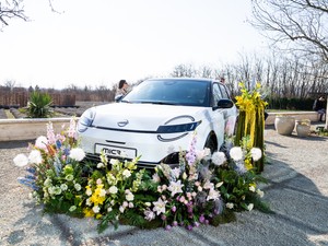 Megérkezett a tavasz legmenőbb elektromos autója, ráadásul hat csodás színből választhatsz