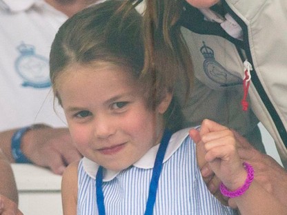 Megőrülünk: Sarolta hercegnő kiöltötte a nyelvét mindenkire