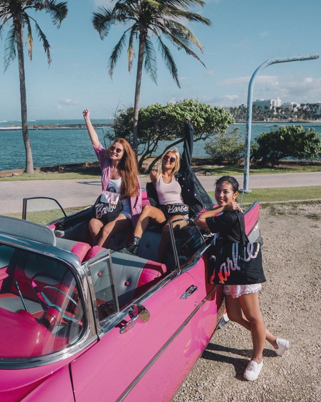 Már most imádjuk: holografikus bőrönd és táska a Barbie legújabb dobása