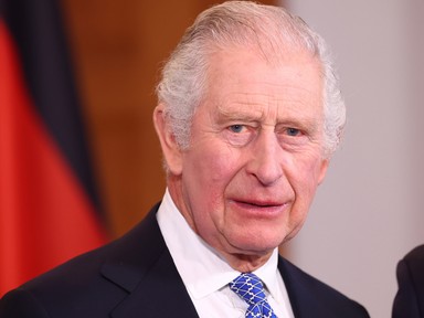 Íme Károly király koronázási meghívója, de előre szólunk, hogy nagyon sok lesz