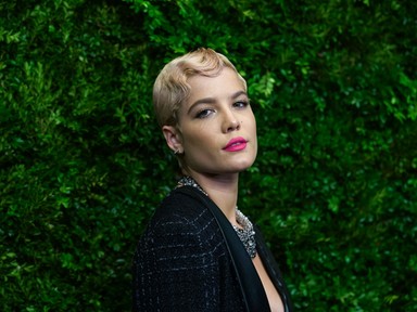 Halsey: Szókimondó, gyönyörű és még Justin Bieber is rajong érte