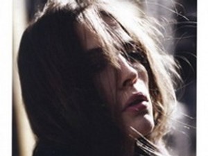 Fiúként pózol a magyar topmodell