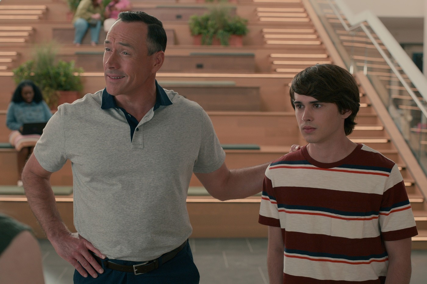 Az őt alakító, 48 éves Chris Klein sokat változott, talán ő az, aki mellett tényleg elsétálnánk az utcán. Jelenleg az Édes magnóliák című Netflix-sorozatban szerepel. Ma már kiegyensúlyozott családi életet él, és bár nem lett A-listás sztár, örömmel idézi fel az Amerikai Pités-időket.