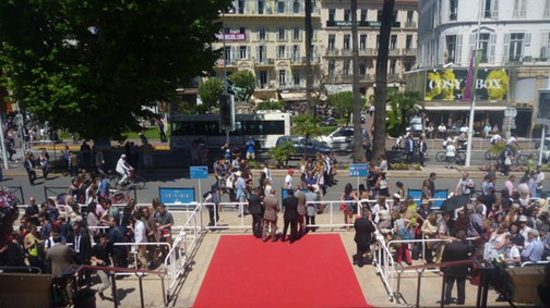 Magyar díjeső és csillogás az amfAR gálán Cannes-ban